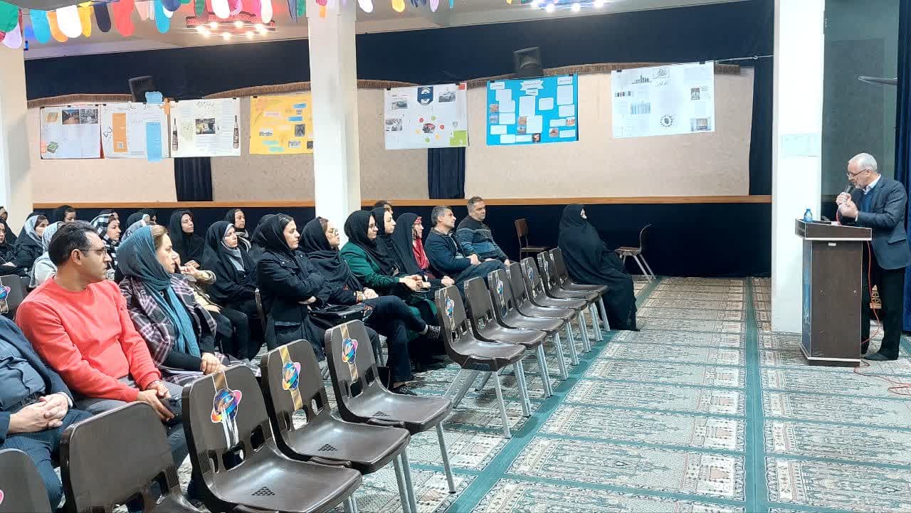 جلسه انجمن اولیا و مربیان پایه دهم و یازدهم