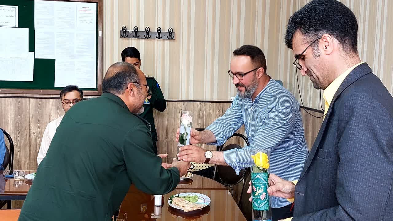 تجلیل از معلمان به مناسبت هفته معلم و سالروز شهادت استاد مطهری