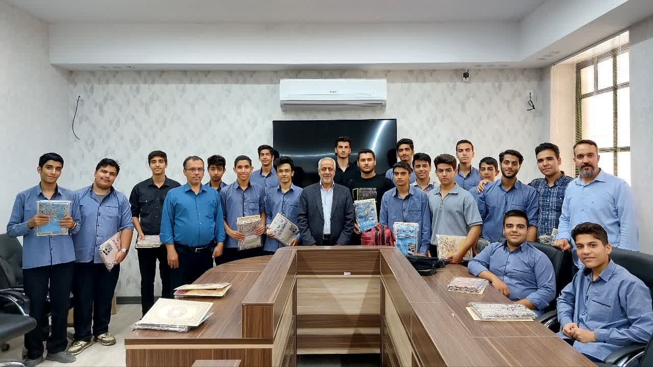 تجلیل از یاوران نماز