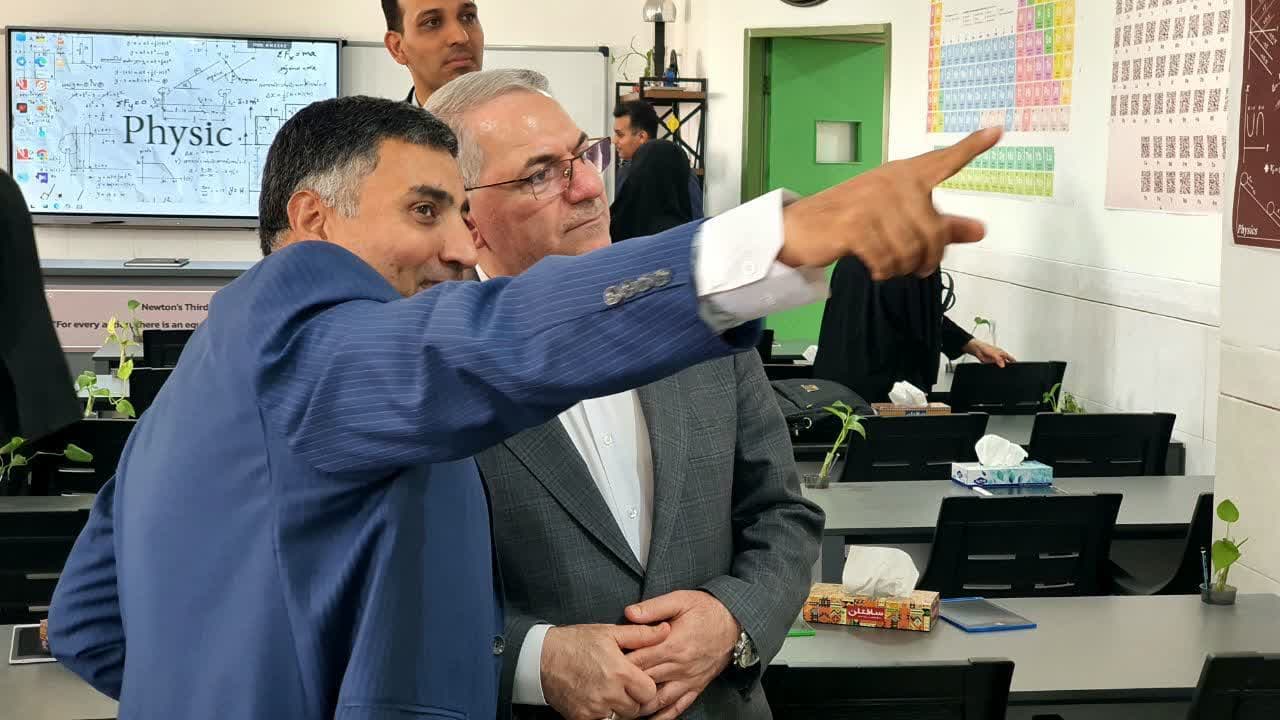 بازدیددکترامانی از کلاس تخصصی فیزیک