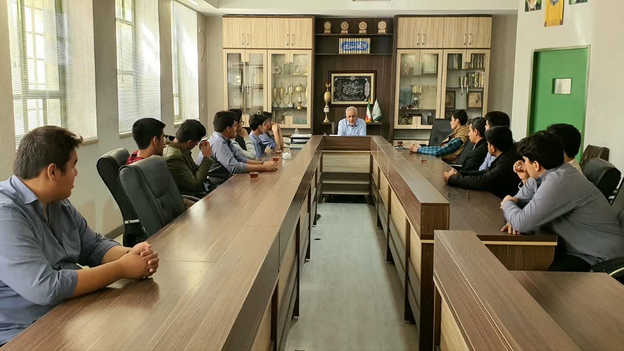 جلسه مدیریت دبیرستان با نماینده کلاس ها