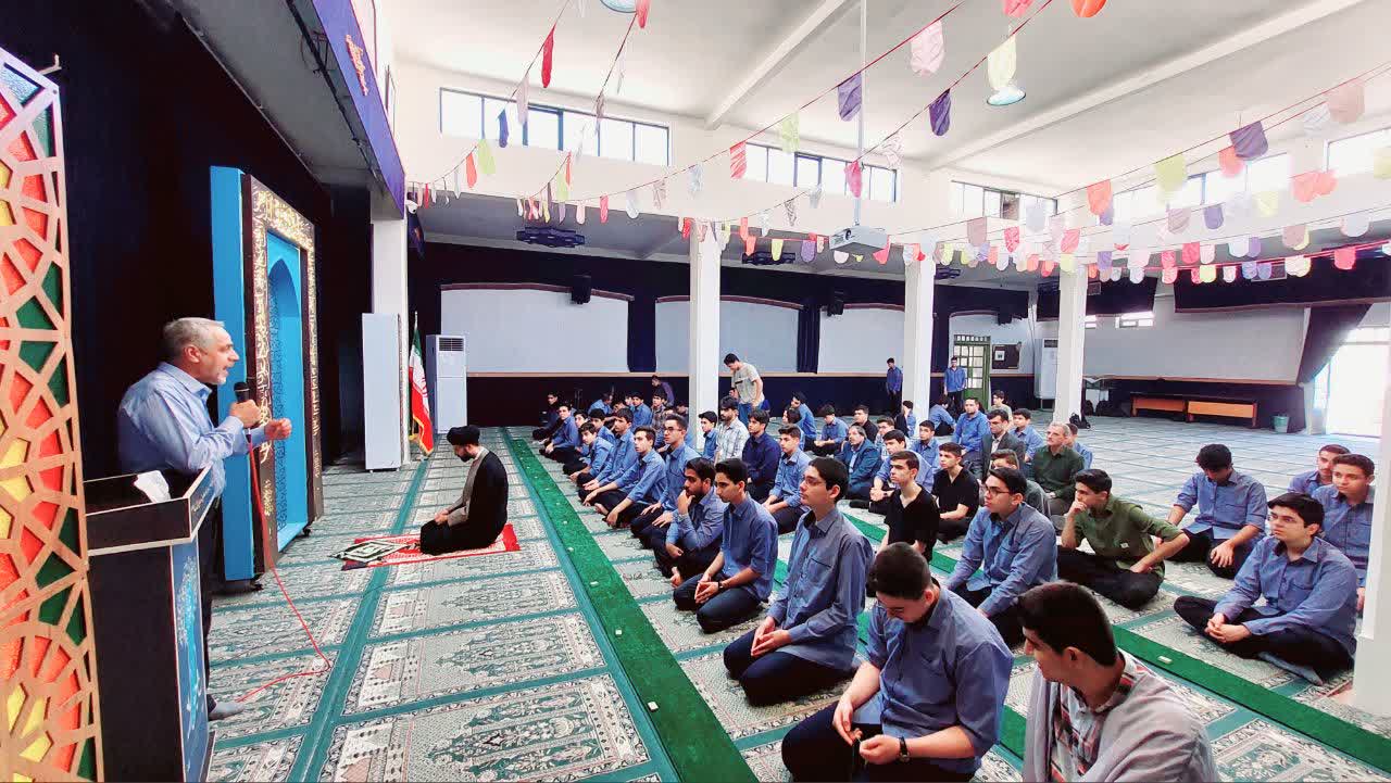 برگزاری اولین نماز جماعت