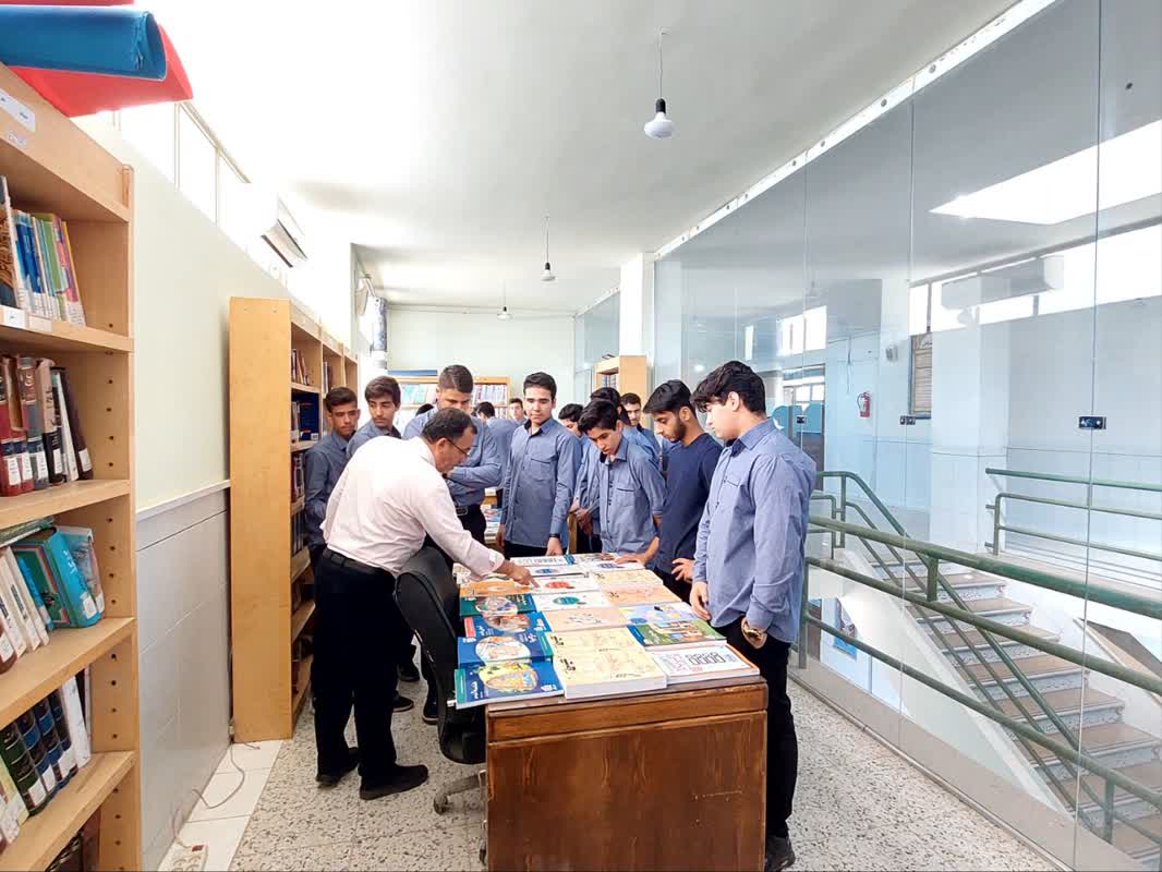 بازدیدازنمایشگاه کتابهای کمک آموزشی