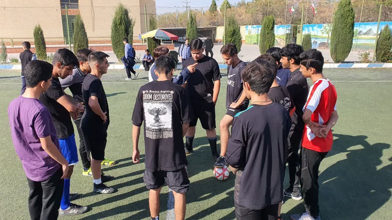 المپیادورزشی فوتبال درون مدرسه ای